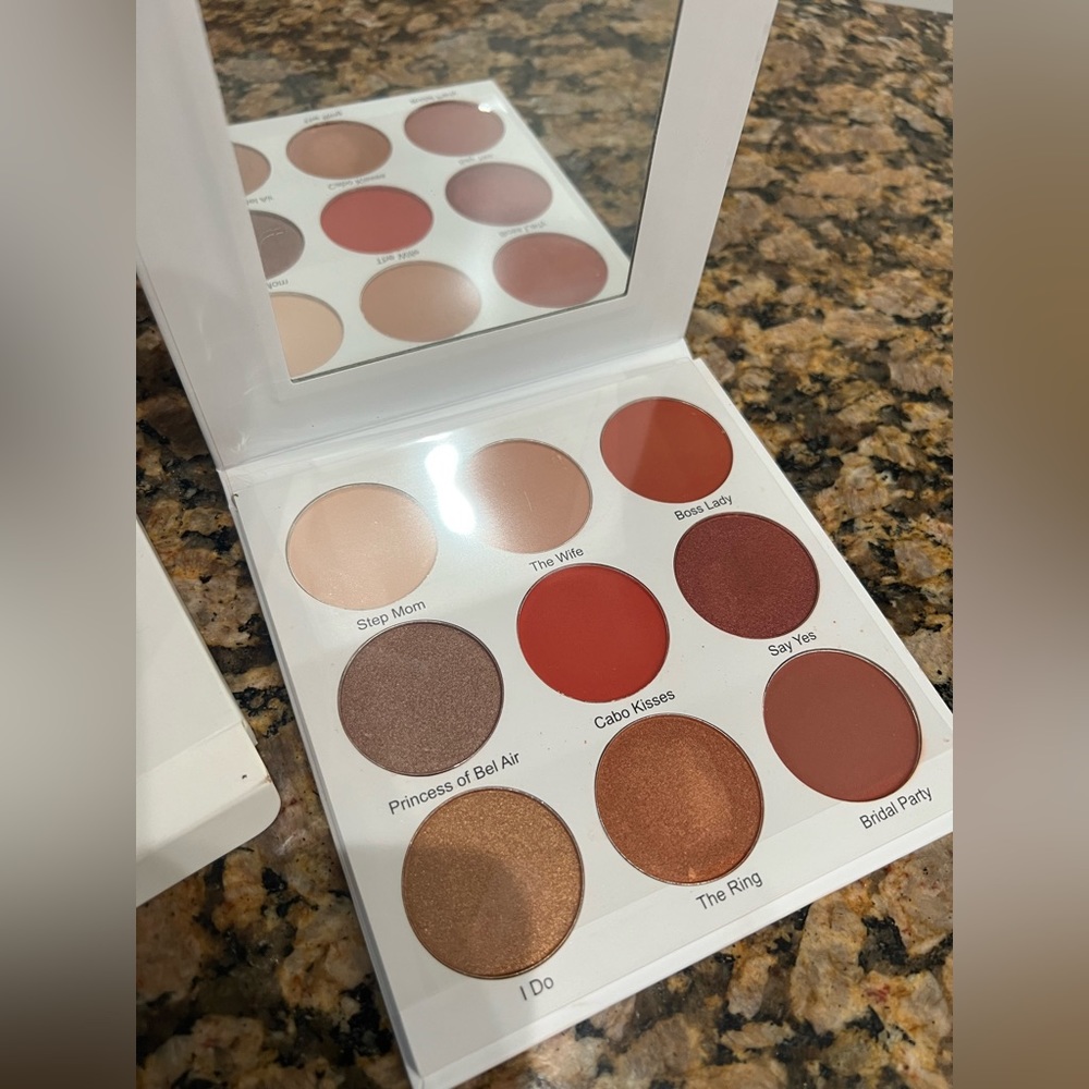 Give Them Lala Beauty eyeshadow palette